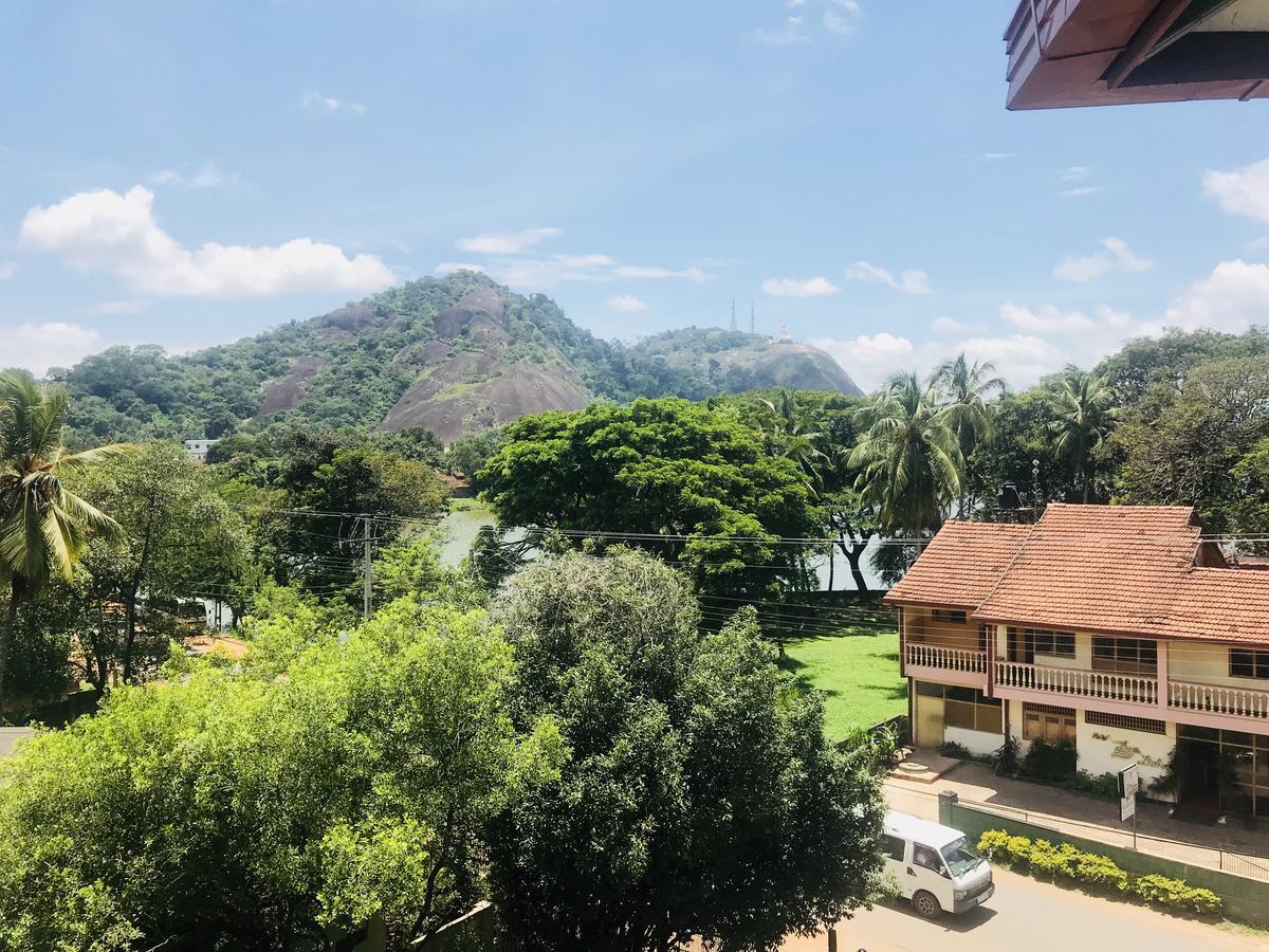 Seasons Hotel Kurunegala Exterior foto